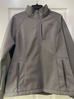The North Face Ladies Apex
Barrier Soft Shell Jacket
